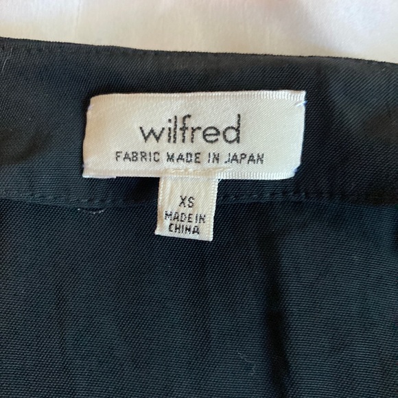 Wilfred Black V Neck Pin-tuck Button Down Blouse - Picture 11 of 13